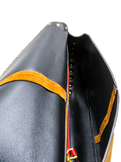 Bolso "Suede Calfskin Rockstud Halfmoon Saddle Bag"
