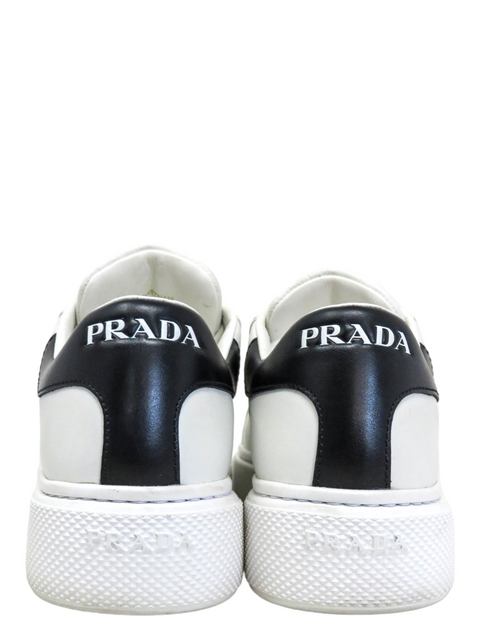 Tenis "White/Black Leather Macro Lace Up"