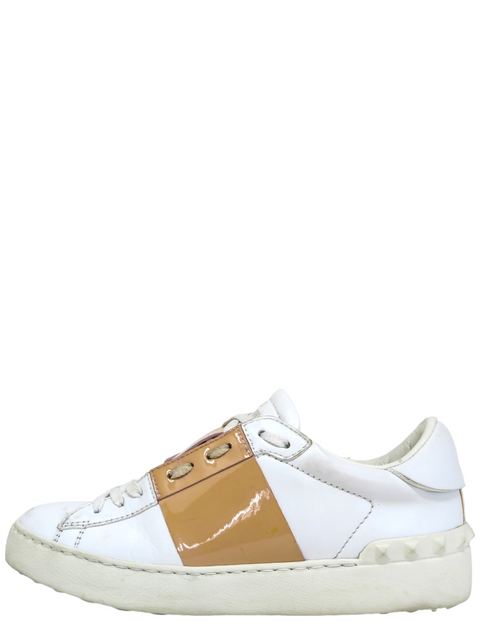 Tenis "Rockstud Accents Leather Sneakers"