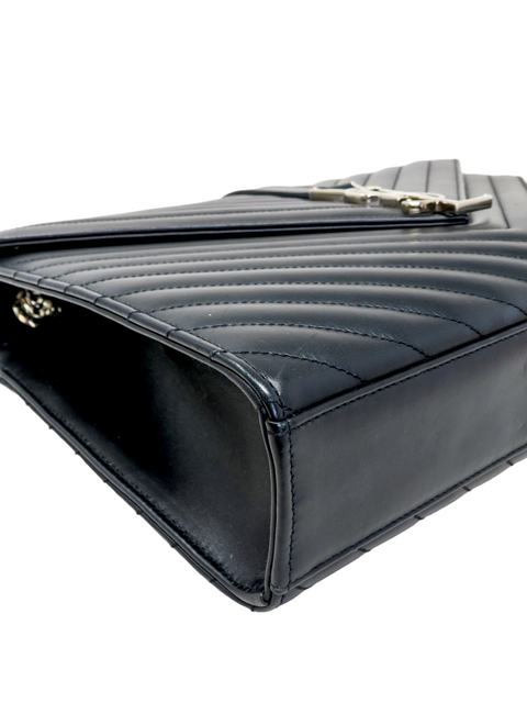 Bolso "Large Monogram Matelasse Envelope Bag"