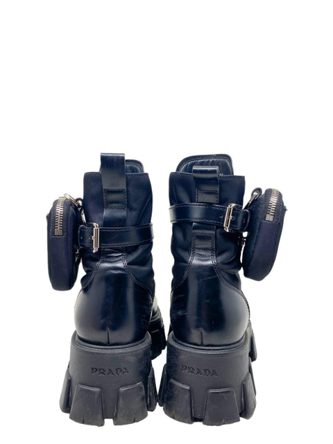 Botas "Monolith brushed leather and nylon boots with pouch"
