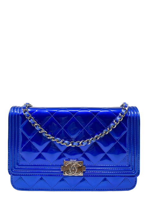 Bolso "Metallic Patent Calfskin Quilted Boy Wallet On Chain"