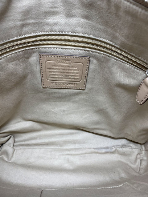 Cartera Coach