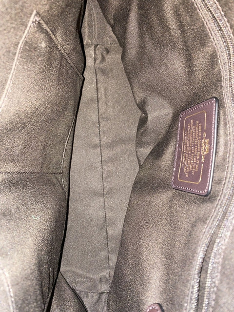 Cartera "Central Tote With Zip"