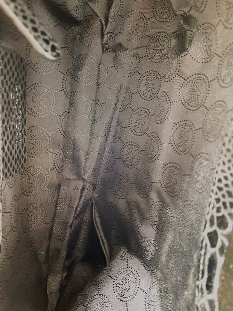 Cartera "Embossed Suede Clutch"