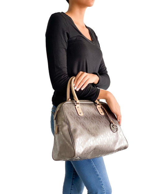 Cartera "Leather-Trimmed Monogram Handle Bag"