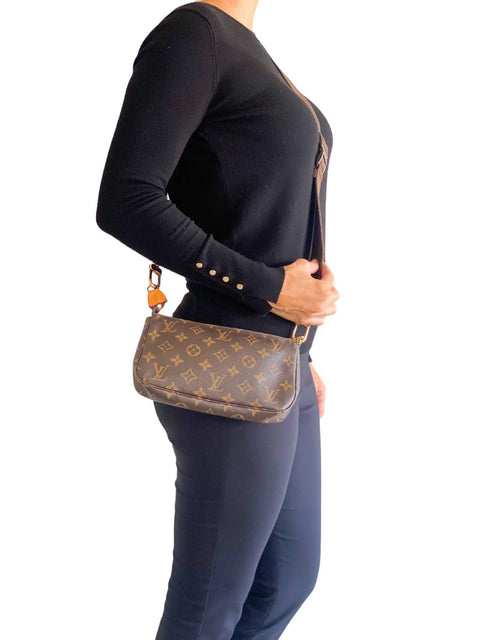 Bolso "Pochette Accesoires con Strap"