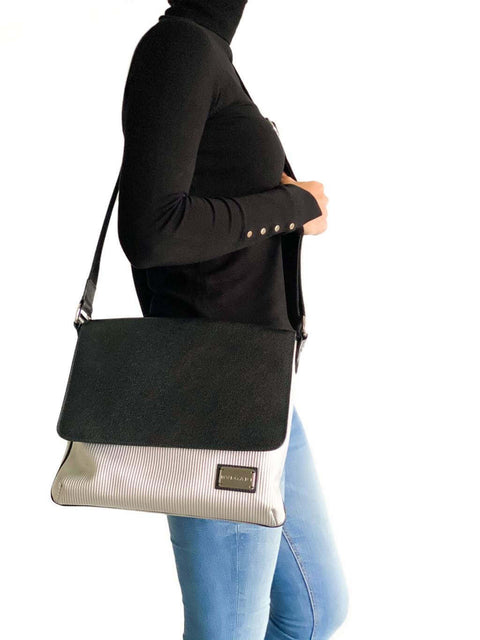 Cartera Plateada y Negra
