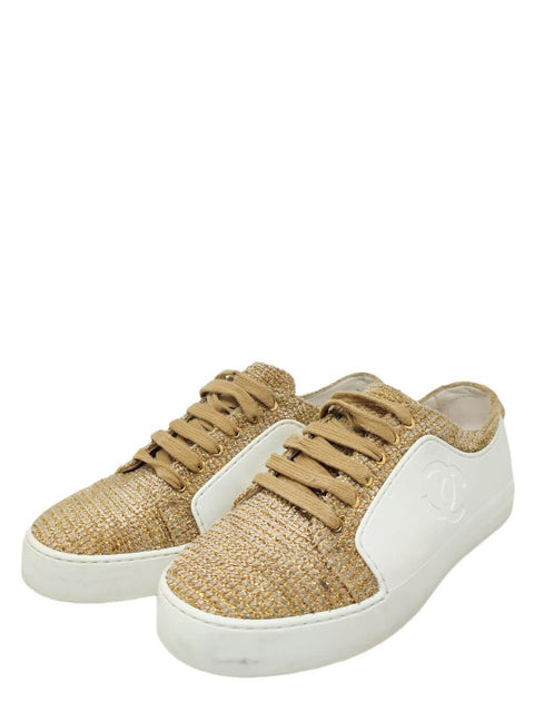 Tenis "Interlocking CC Logo Leather Sneakers"