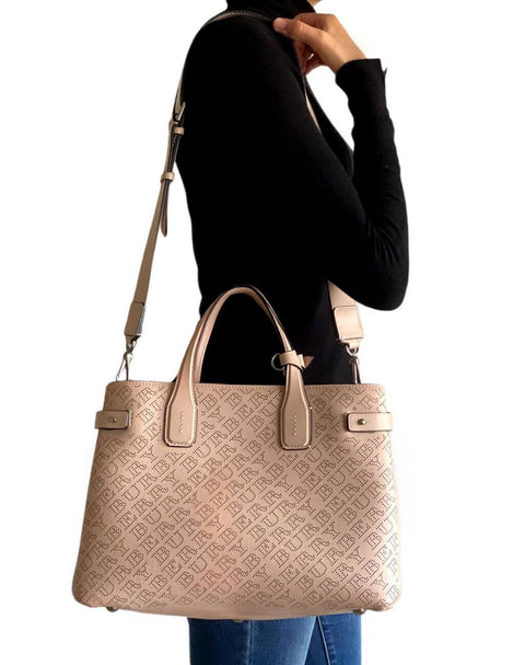 Cartera "Perforated Banner Tote"