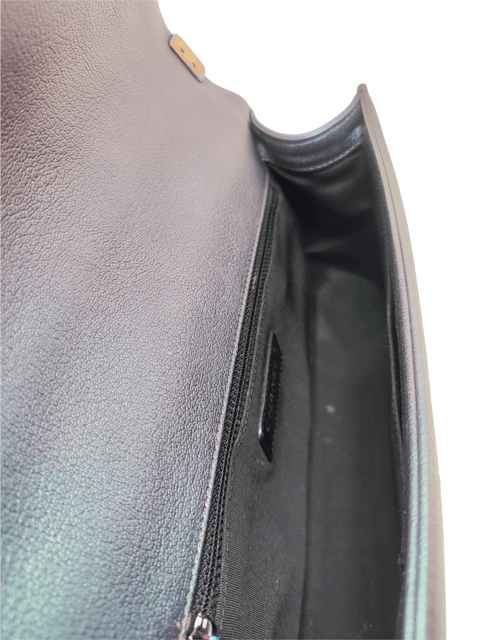 Cartera "Iridescent Goatskin Quilted Medium Boy Bag"