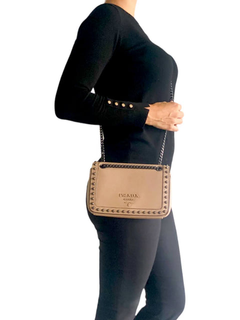 Cartera "Cammeo Leather Studded Crossbody"