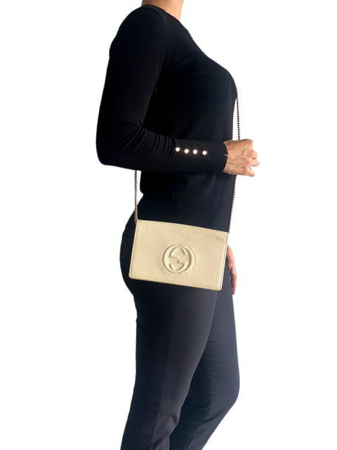 Bolso "Soho Wallet on Chain Ivory"