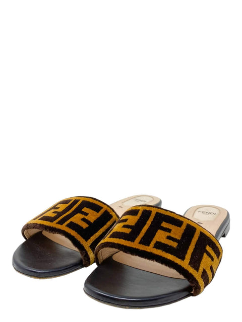 Sandalias "Zucca FF Logo Leather Slides"