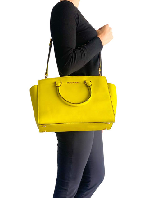 Bolso "Saffiano Leather Handle Bag"