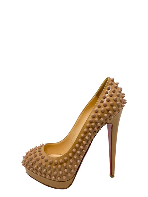 Tacones "Spike Accents Patent Leather Pumps"
