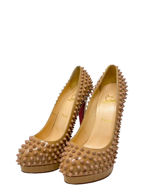 Tacones "Spike Accents Patent Leather Pumps"