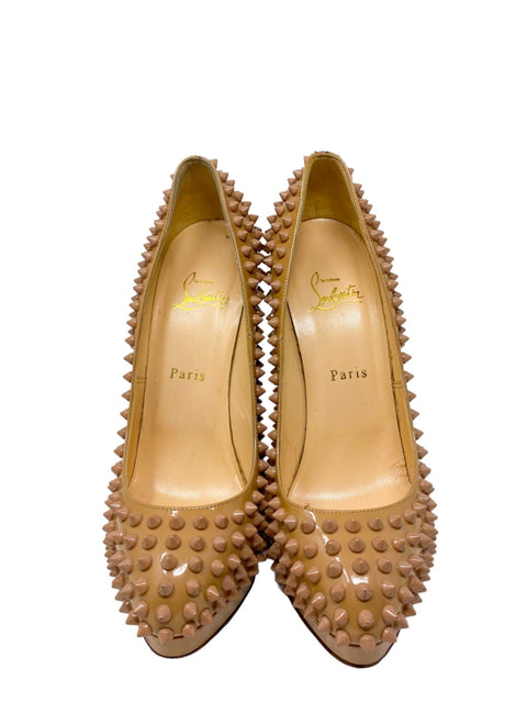 Tacones "Spike Accents Patent Leather Pumps"