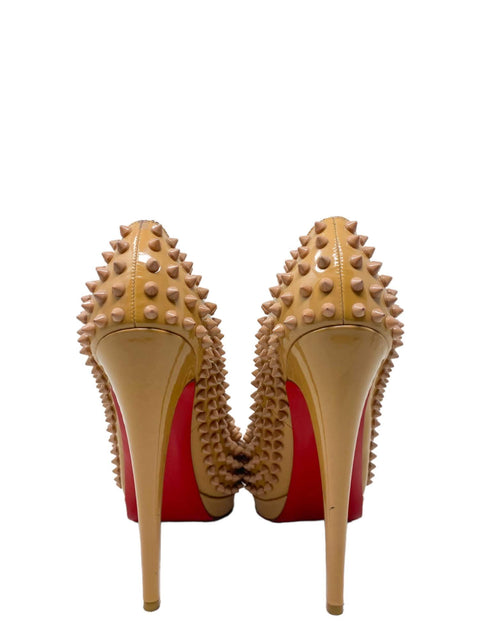 Tacones "Spike Accents Patent Leather Pumps"