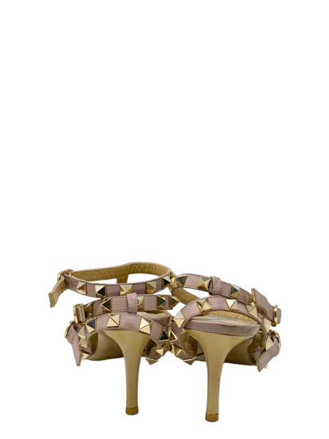 Tacones "Rockstud Accents Patent Leather T-Strap Pumps"