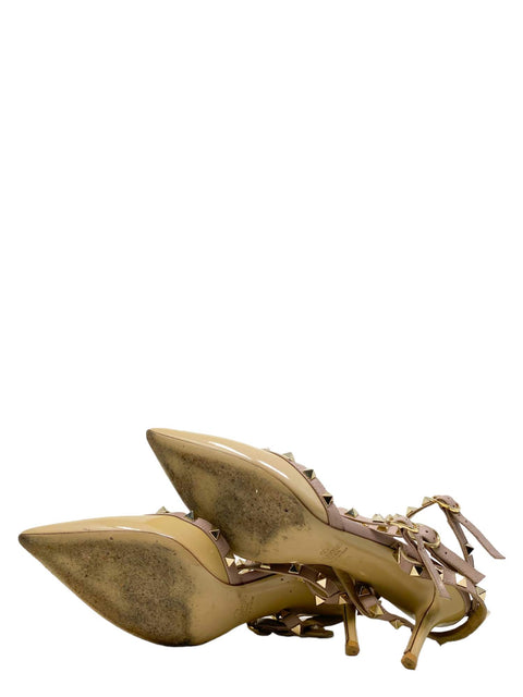 Tacones "Rockstud Accents Patent Leather T-Strap Pumps"